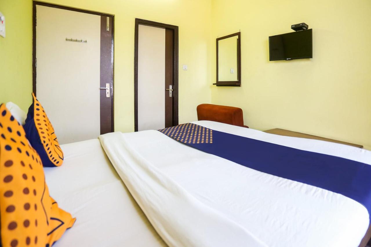Spot On 72060 Hotel Kaushik Kakarmatha Exterior photo