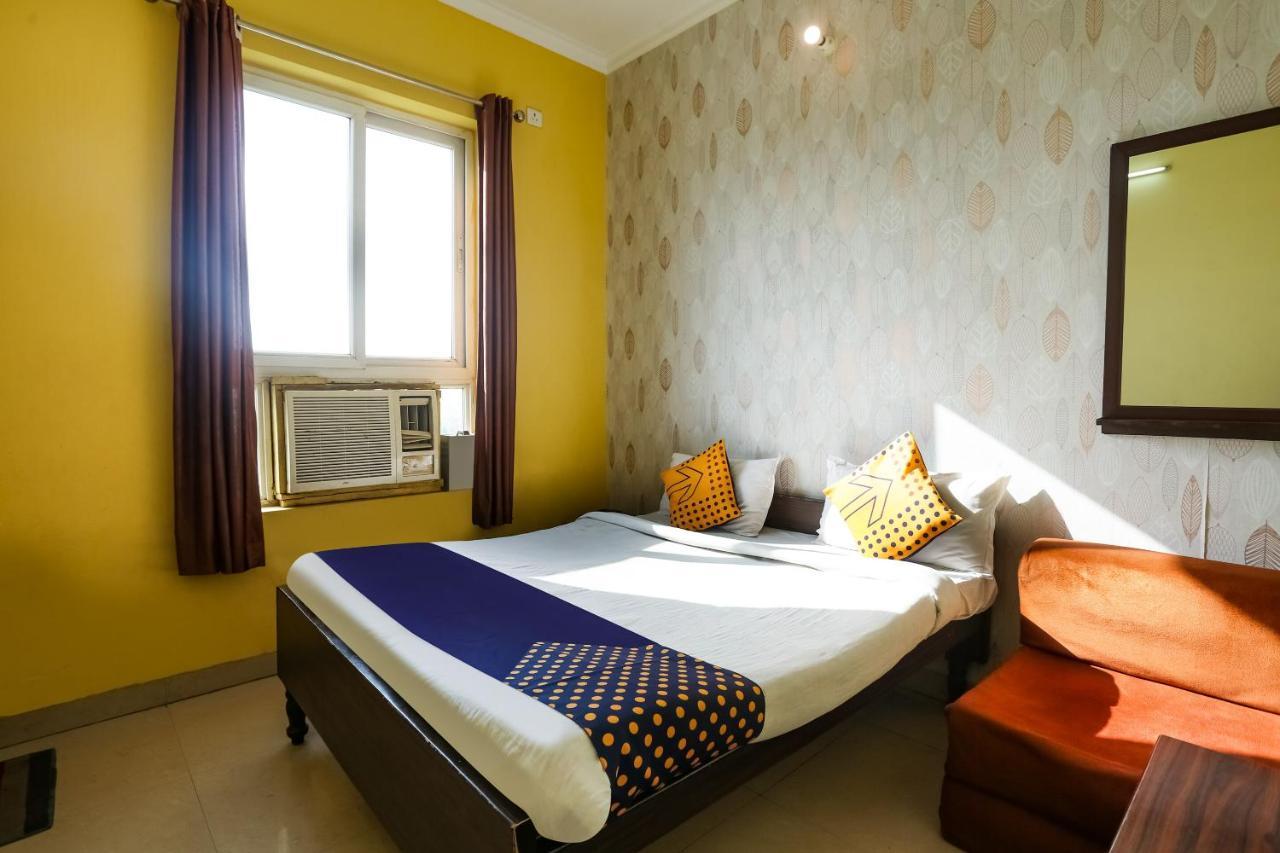 Spot On 72060 Hotel Kaushik Kakarmatha Exterior photo