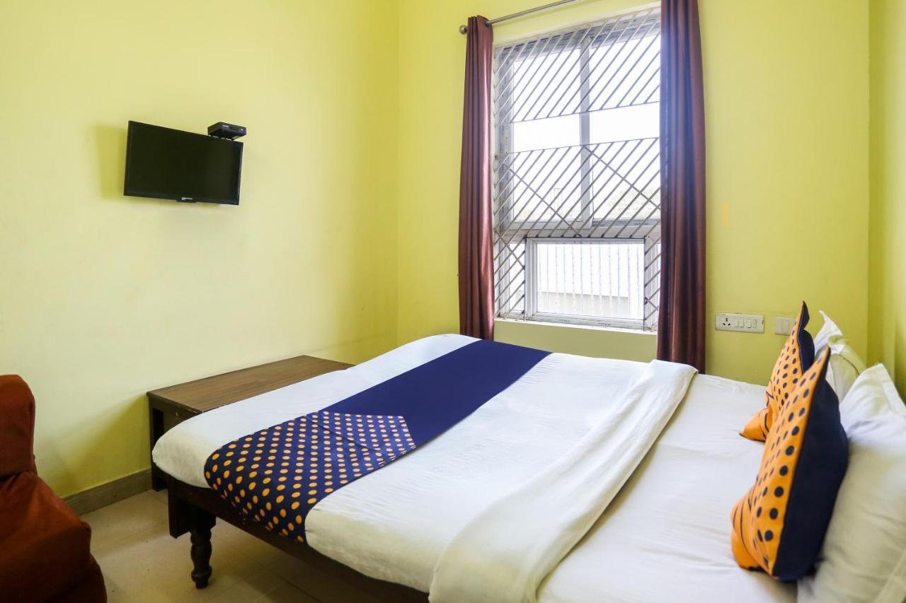 Spot On 72060 Hotel Kaushik Kakarmatha Exterior photo