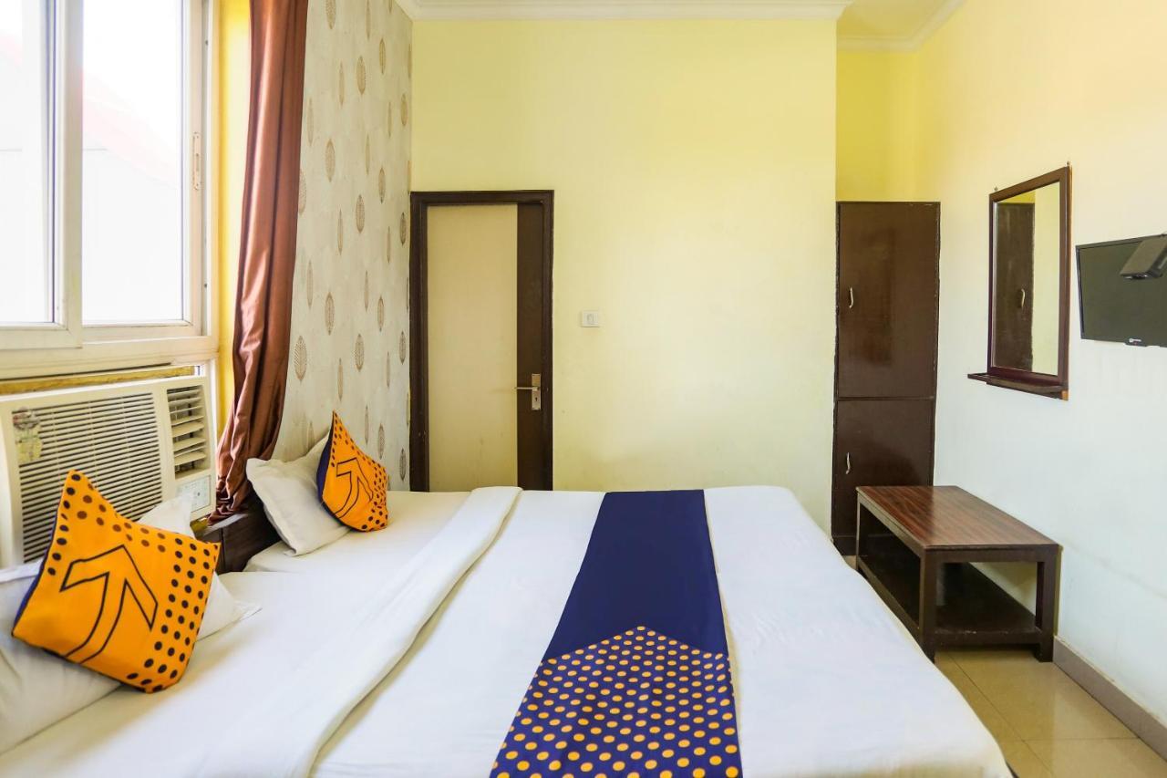 Spot On 72060 Hotel Kaushik Kakarmatha Exterior photo