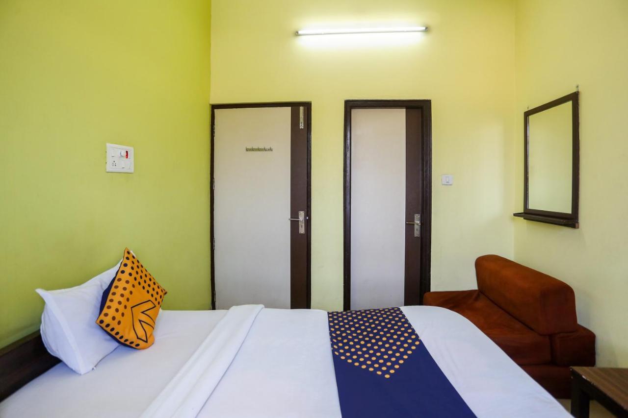 Spot On 72060 Hotel Kaushik Kakarmatha Exterior photo